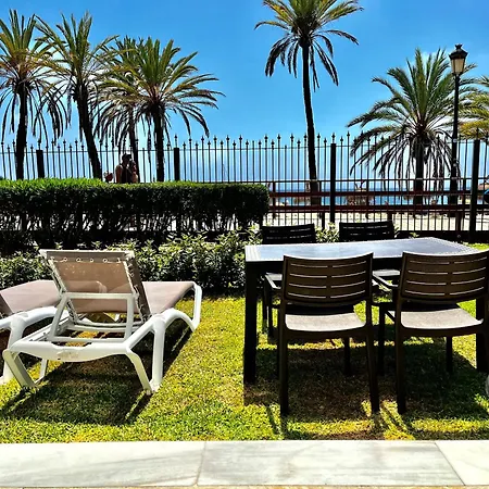 Puerto Banus Luxury Beachfront D Apartment *